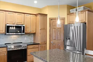 5236 Southern Ridge Ln SW, Rochester, MN 55902 - Photo 10