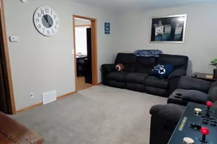 720 St Paul Ave S, Thief River Falls, MN 56701 - Photo 4