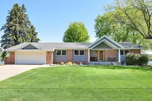 10756 Zieglers Dr N, Brooklyn Park, MN 55443 - Photo 2