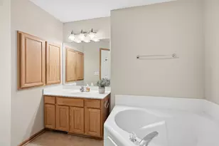 2111 Eagle Trace Ln, Woodbury, MN 55129 - Photo 36
