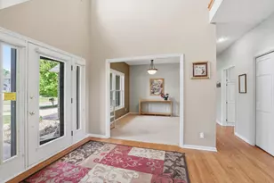 1084 Tamberwood Ct, Woodbury, MN 55125 - Photo 4