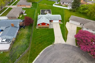 1437 E Gateway Cir S, Fargo,  58103 - Photo 2