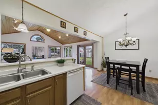 9176 Sierra Rd, Woodbury, MN 55125 - Photo 10