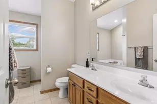 715 Lake Ridge Dr, Woodbury, MN 55129 - Photo 16