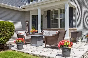 715 Lake Ridge Dr, Woodbury, MN 55129 - Photo 2