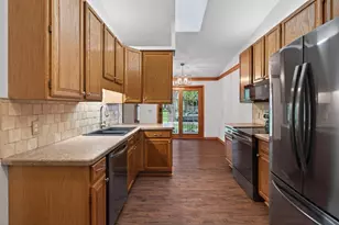 14748 Oak Run Ln, Burnsville, MN 55306 - Photo 8