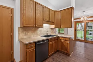 14748 Oak Run Ln, Burnsville, MN 55306 - Photo 10