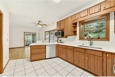 1915 Folwell Drive SW, Rochester, MN 55902 - Photo 8