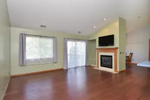 7559 Derby Ln, Shakopee, MN 55379 - Photo 4