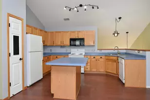 7559 Derby Ln, Shakopee, MN 55379 - Photo 2