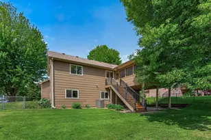 13628 Bryant Pl S, Burnsville, MN 55337 - Photo 2