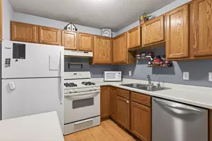 4841 Helena Rd N, Oakdale, MN 55128 - Photo 8
