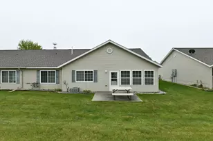 426 30th St N, Moorhead, MN 56560 - Photo 2