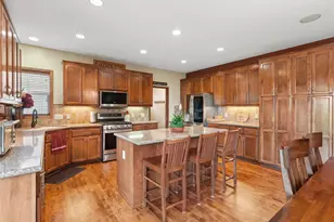 2413 SandStone Dr, Woodbury, MN 55129 - Photo 16