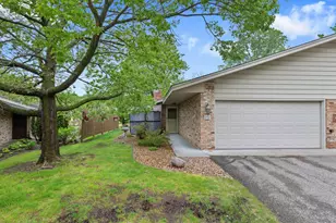2252 Country Ln, Minnetonka, MN 55305 - Photo 2