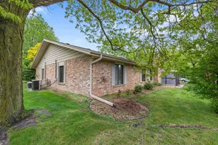 2252 Country Ln, Minnetonka, MN 55305 - Photo 18