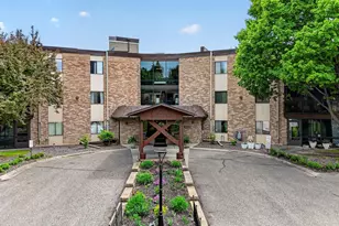 2680 Oxford St N, Roseville, MN 55113 - Photo 2