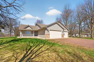 101 Carriage Hill Dr E, Hinckley, MN 55037 - Photo 2