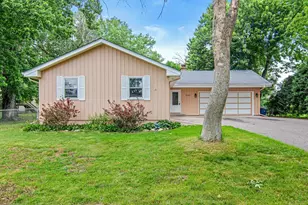 3225 Lanewood Ln N, Plymouth, MN 55447 - Photo 2