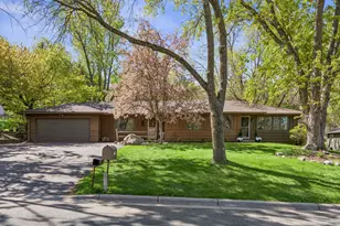 1105 Lakeview Dr, Burnsville, MN 55337 - Photo 2