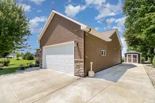 924 Mallard Ln, Belle Plaine, MN 56011 - Photo 2