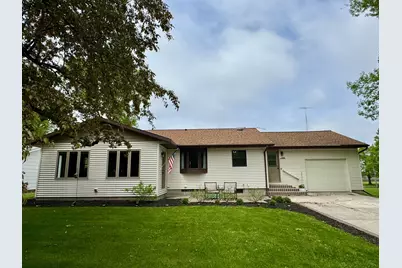 508 Fremont Avenue NW, Renville, MN 56284 - Photo 2