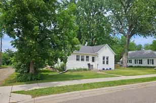 240 2nd St SE, Milaca, MN 56353 - Photo 2