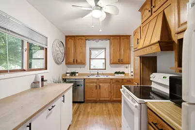 319 Van Buren Avenue S, Hopkins, MN 55343 - Photo 4