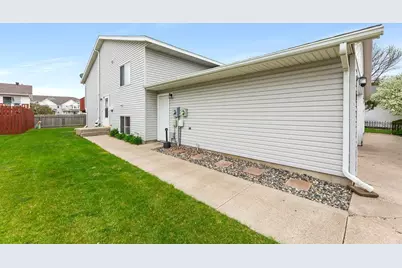 2728 33 1/2 Avenue S, Fargo, ND 58104 - Photo 2