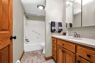 2465 Londin Ln E, Maplewood, MN 55119 - Photo 10