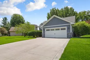 1820 Park Ridge Dr, Chaska, MN 55318 - Photo 4