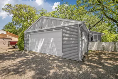 827 10th Avenue SE, Saint Cloud, MN 56304 - Photo 2
