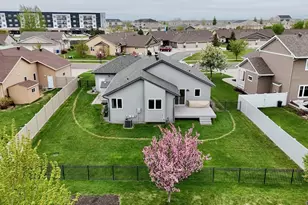 4742 44th St S, Fargo, ND 58104 - Photo 2