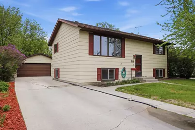 513 N 19 Ave N, Fargo, ND 58102 - Photo 1