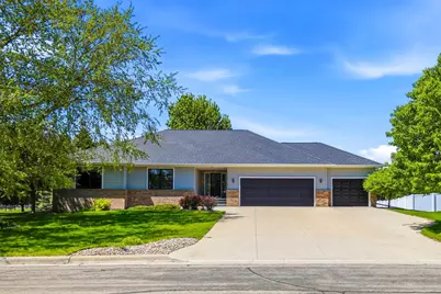 1406 26th Street SW, Austin, MN 55912 - Photo 2