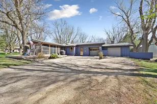 1304 34th Dr NE, Austin, MN 55912 - Photo 2