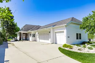 2516 Rose Creek Pkwy S, Fargo, ND 58104 - Photo 2