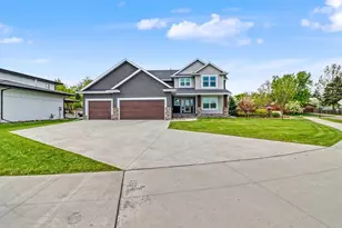 3521 Grandwood Dr N, Fargo, ND 58102 - Photo 2