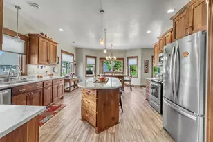906 Lake Forest Cir, Detroit Lakes, MN 56501 - Photo 16