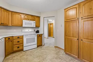 14301 Bedford Dr, Eden Prairie, MN 55346 - Photo 14