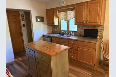 225 8th Avenue SE, Waseca, MN 56093 - Photo 6