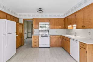 3931 Huntingdon Dr, Hopkins, MN 55305 - Photo 38