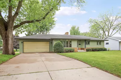 1044 Scott Street S, Shakopee, MN 55379 - Photo 2