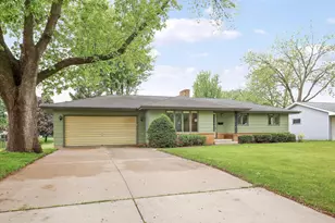 1044 Scott St S, Shakopee, MN 55379 - Photo 2