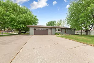 1724 Prairie Ave SW, Faribault, MN 55021 - Photo 4