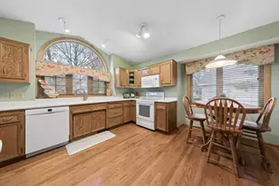 8528 Flamingo Dr, Chanhassen, MN 55317 - Photo 2