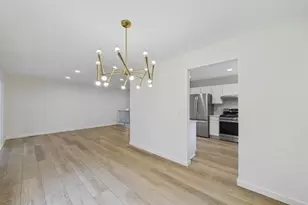 10460 Buckingham Dr, Eden Prairie, MN 55347 - Photo 14