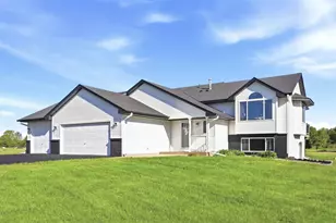 672 Laurie Ln, Hudson, WI 54016 - Photo 2