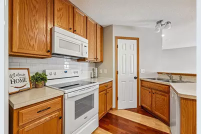 2744 Wagon Wheel Trail, Chaska, MN 55318 - Photo 6