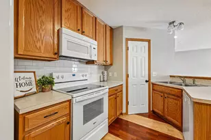 2744 Wagon Wheel Trl, Chaska, MN 55318 - Photo 6